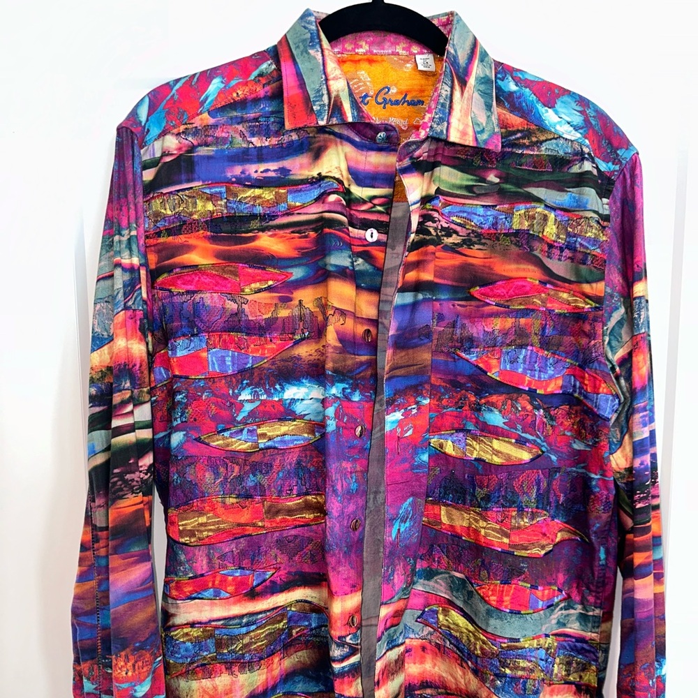 Robert Graham men’s dress shirt. Size medium. Like new. Only worn a few times.